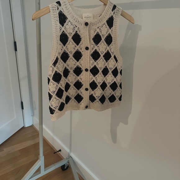 Brandy Melville Cream and Black Argyle Sweater Vest - Picture 1 of 3